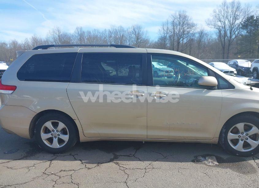 Photo 13 of 2014 Toyota Sienna LE V6 8 PASSENGER (VIN 5TDKK3DC2ES432358)