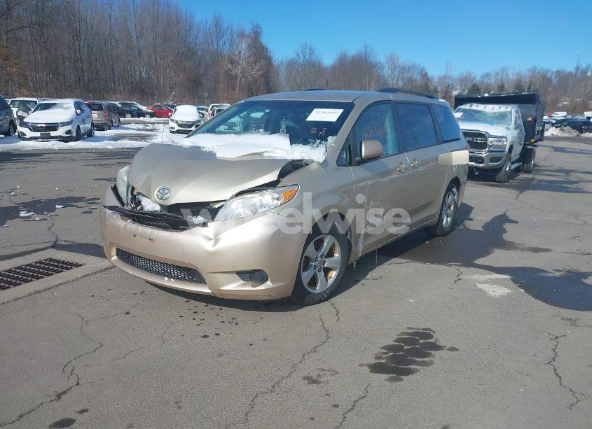 Photo 2 of 2014 Toyota Sienna LE V6 8 PASSENGER (VIN 5TDKK3DC2ES432358)