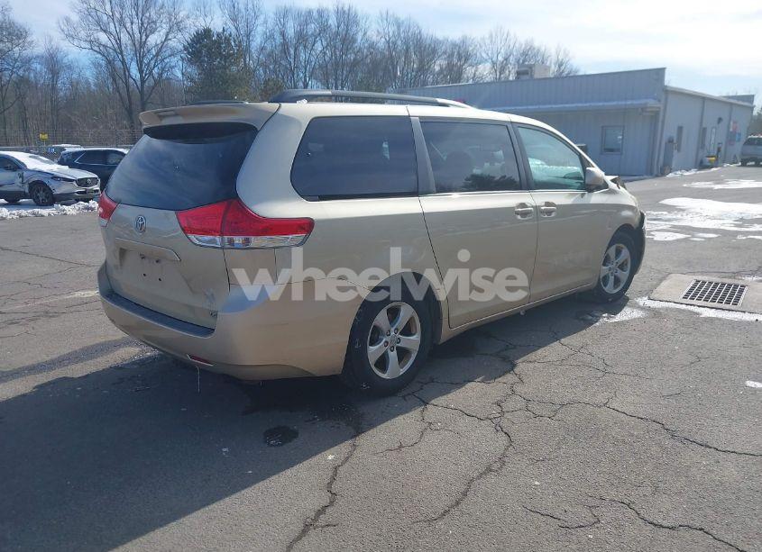 Photo 4 of 2014 Toyota Sienna LE V6 8 PASSENGER (VIN 5TDKK3DC2ES432358)
