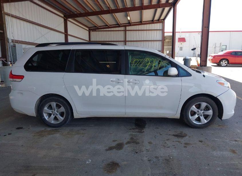 Photo 13 of 2014 Toyota Sienna LE V6 8 PASSENGER (VIN 5TDKK3DC2ES434546)