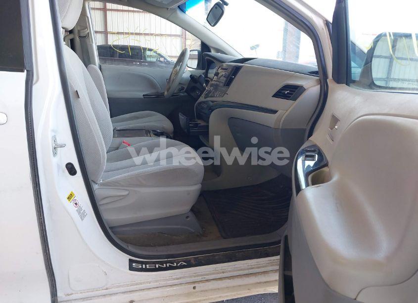 Photo 5 of 2014 Toyota Sienna LE V6 8 PASSENGER (VIN 5TDKK3DC2ES434546)