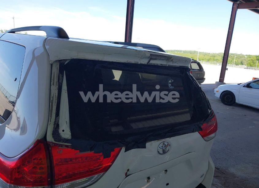 Photo 6 of 2014 Toyota Sienna LE V6 8 PASSENGER (VIN 5TDKK3DC2ES434546)