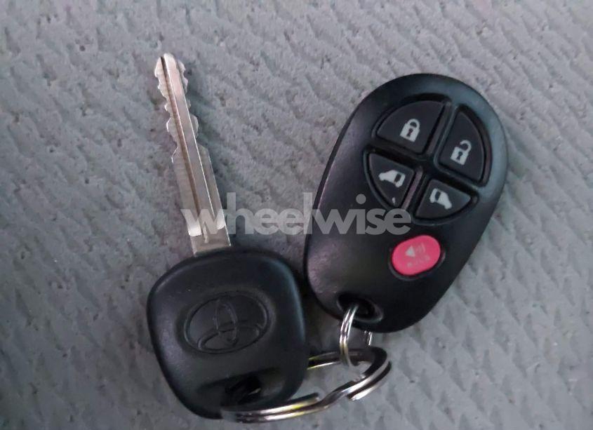 Photo 11 of 2014 Toyota Sienna LE V6 8 PASSENGER (VIN 5TDKK3DC2ES452707)