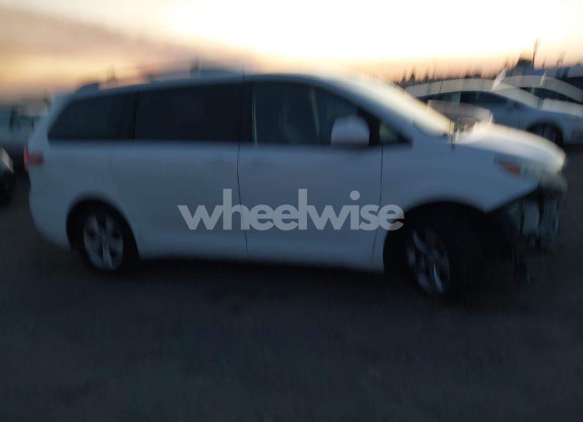Photo 14 of 2014 Toyota Sienna LE V6 8 PASSENGER (VIN 5TDKK3DC2ES452707)