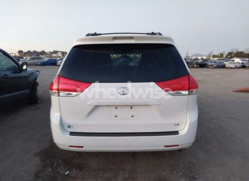 Photo 17 of 2014 Toyota Sienna LE V6 8 PASSENGER (VIN 5TDKK3DC2ES452707)