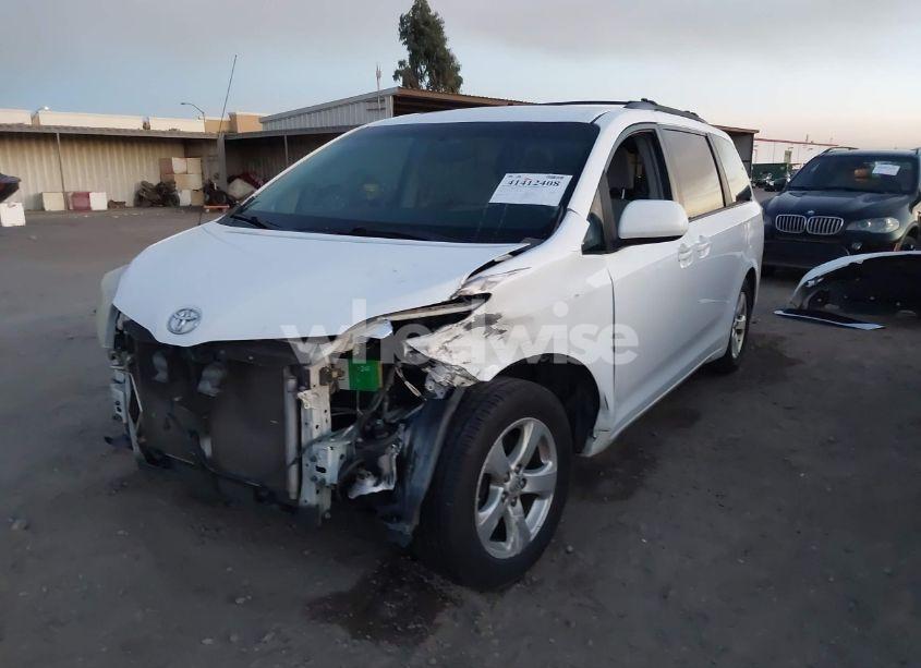 Photo 2 of 2014 Toyota Sienna LE V6 8 PASSENGER (VIN 5TDKK3DC2ES452707)