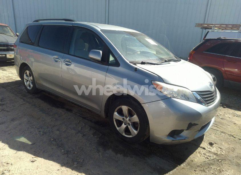 2014 Toyota Sienna LE V6 8 PASSENGER (VIN 5TDKK3DC2ES465828) main photo