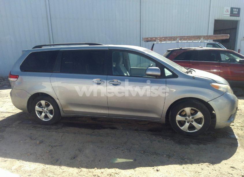 Photo 13 of 2014 Toyota Sienna LE V6 8 PASSENGER (VIN 5TDKK3DC2ES465828)