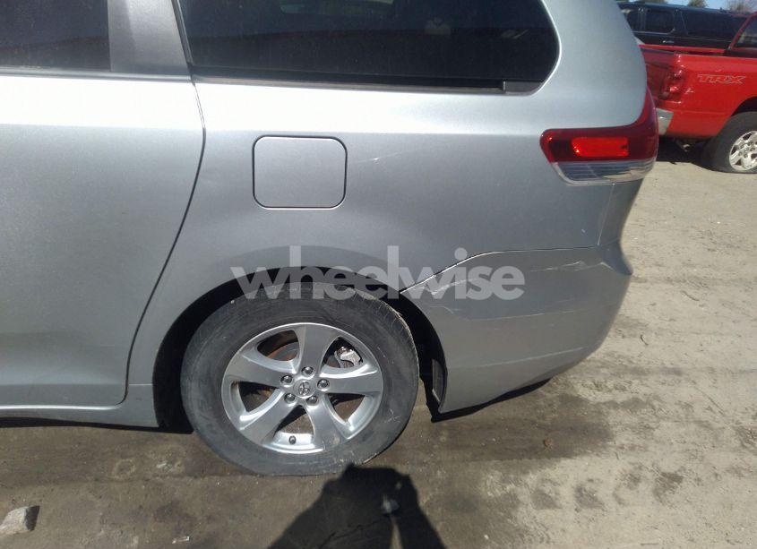 Photo 17 of 2014 Toyota Sienna LE V6 8 PASSENGER (VIN 5TDKK3DC2ES465828)