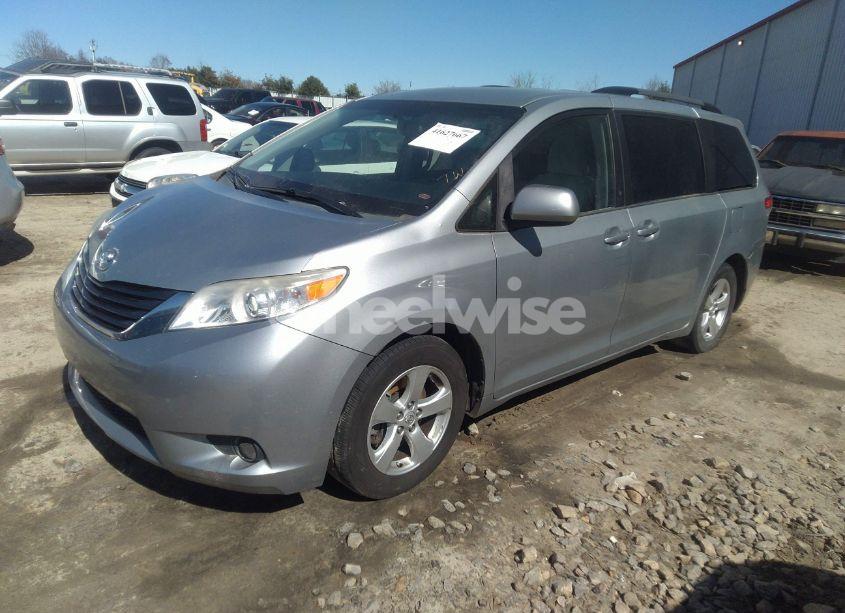 Photo 2 of 2014 Toyota Sienna LE V6 8 PASSENGER (VIN 5TDKK3DC2ES465828)