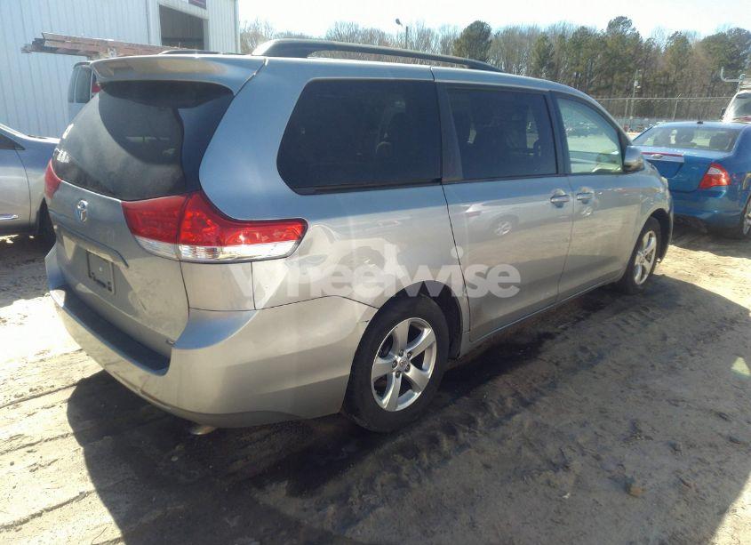 Photo 4 of 2014 Toyota Sienna LE V6 8 PASSENGER (VIN 5TDKK3DC2ES465828)