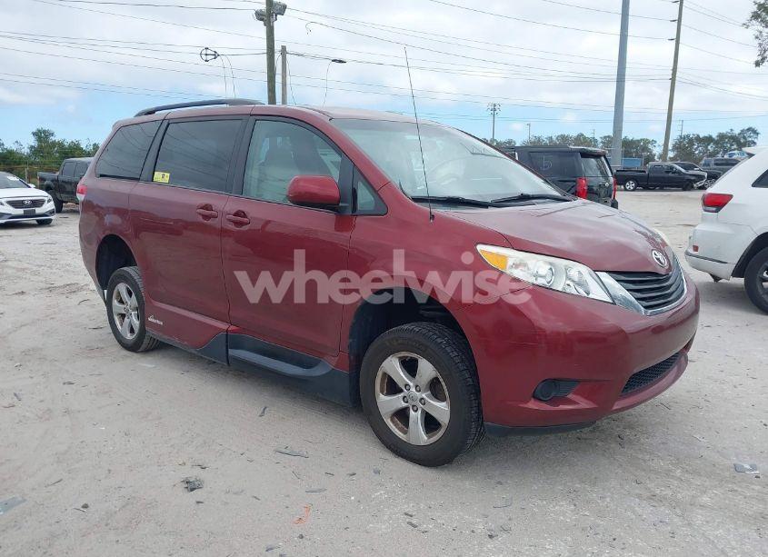 2014 Toyota Sienna LE V6 7 PASSENGER MOBILITY (VIN 5TDKK3DC2ES466817) main photo