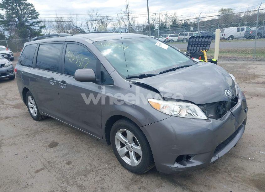 2014 Toyota Sienna LE V6 8 PASSENGER (VIN 5TDKK3DC2ES519967) main photo