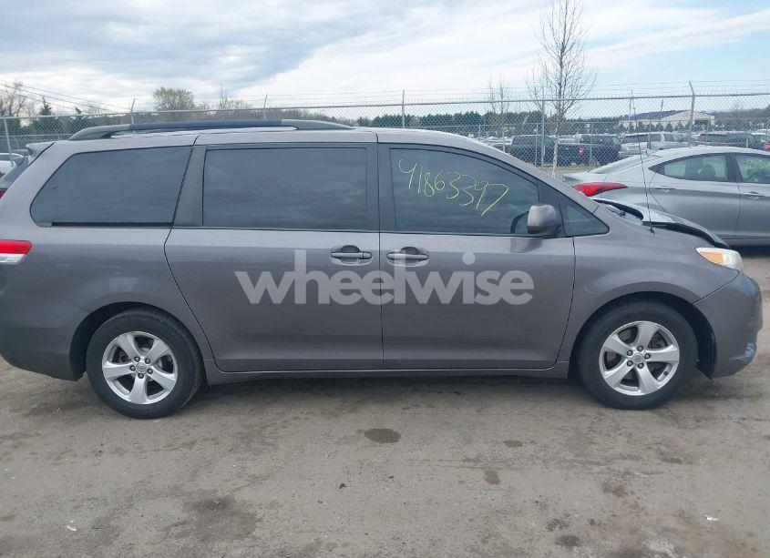 Photo 13 of 2014 Toyota Sienna LE V6 8 PASSENGER (VIN 5TDKK3DC2ES519967)