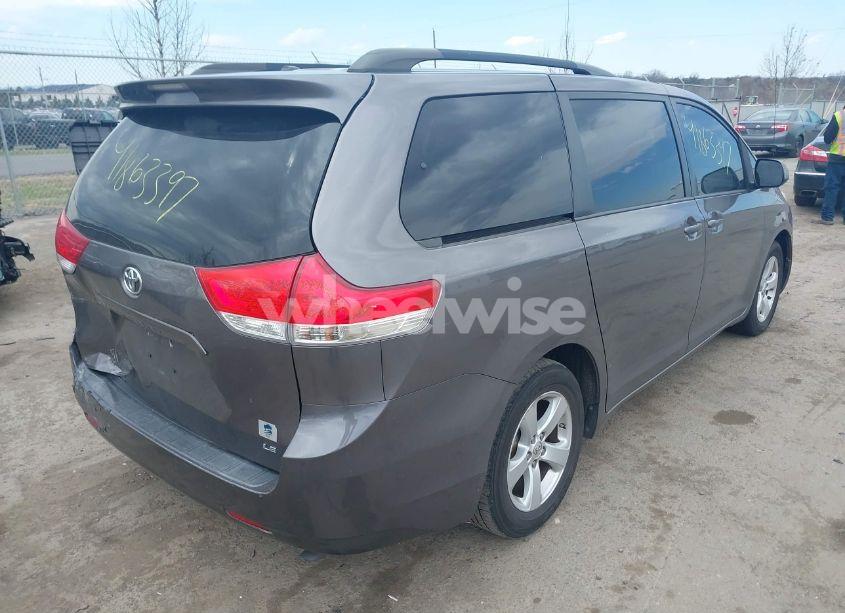 Photo 4 of 2014 Toyota Sienna LE V6 8 PASSENGER (VIN 5TDKK3DC2ES519967)