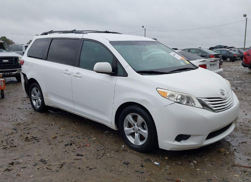 2015 Toyota Sienna LE 8 PASSENGER (VIN 5TDKK3DC2FS564358) main photo