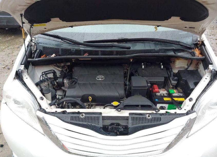 Photo 10 of 2015 Toyota Sienna LE 8 PASSENGER (VIN 5TDKK3DC2FS564358)