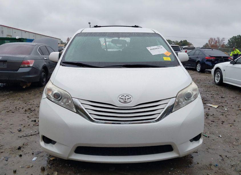 Photo 11 of 2015 Toyota Sienna LE 8 PASSENGER (VIN 5TDKK3DC2FS564358)