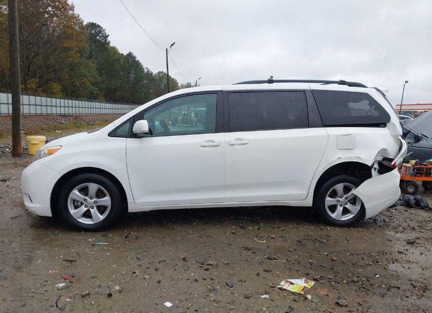 Photo 13 of 2015 Toyota Sienna LE 8 PASSENGER (VIN 5TDKK3DC2FS564358)