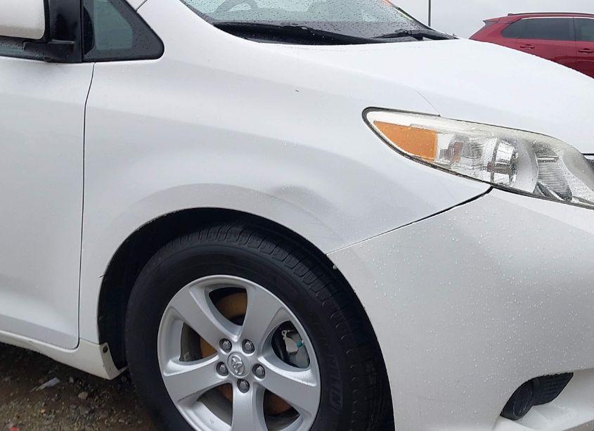 Photo 18 of 2015 Toyota Sienna LE 8 PASSENGER (VIN 5TDKK3DC2FS564358)