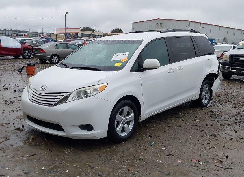 Photo 2 of 2015 Toyota Sienna LE 8 PASSENGER (VIN 5TDKK3DC2FS564358)