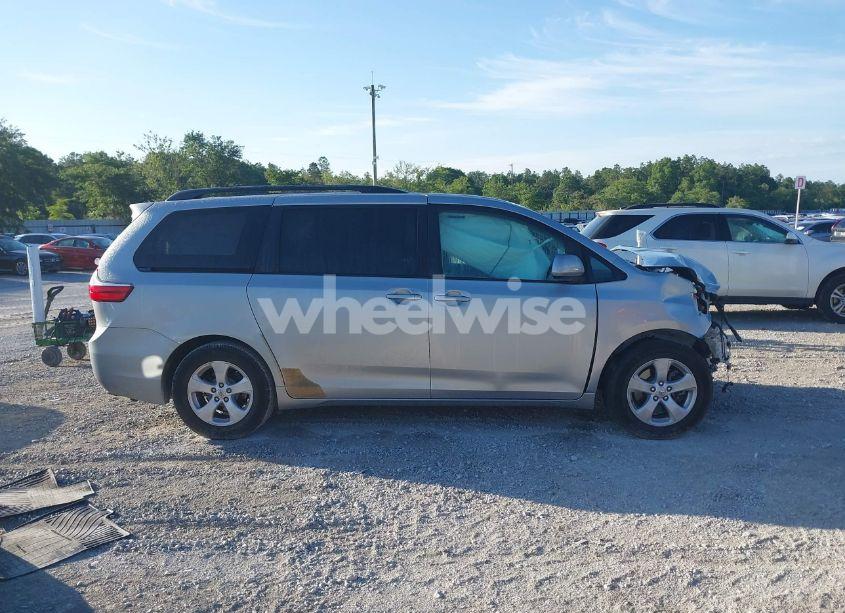 Photo 14 of 2015 Toyota Sienna LE 7 PASSENGER/LE 8 PASSENGER (VIN 5TDKK3DC2FS571665)