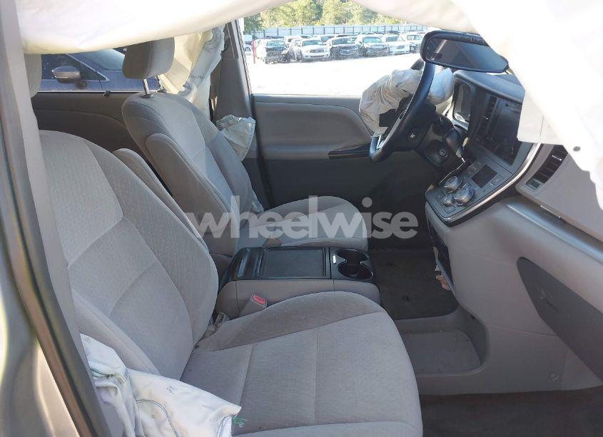 Photo 5 of 2015 Toyota Sienna LE 7 PASSENGER/LE 8 PASSENGER (VIN 5TDKK3DC2FS571665)