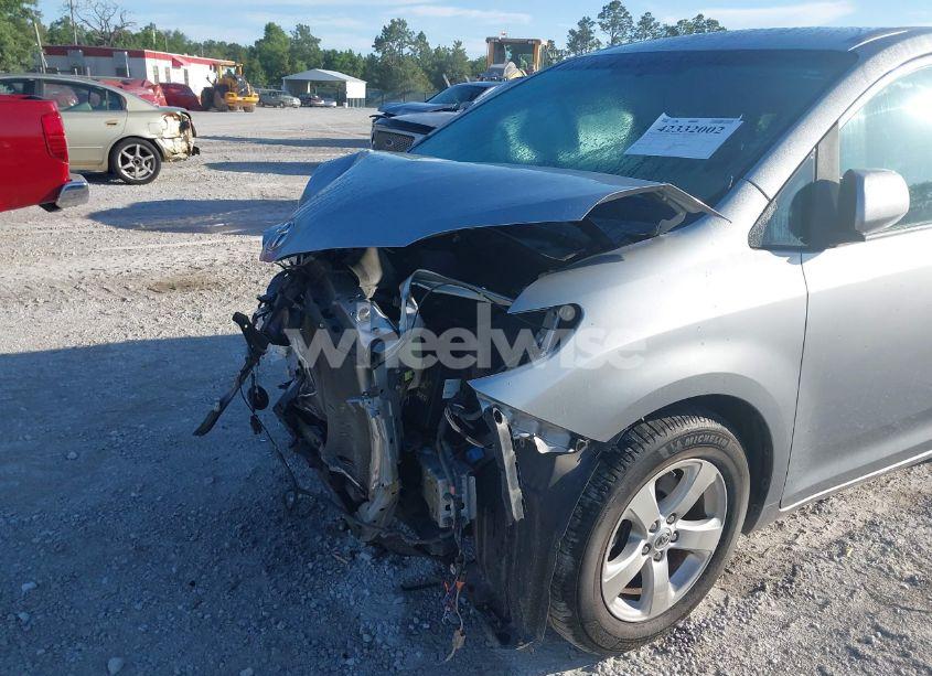 Photo 6 of 2015 Toyota Sienna LE 7 PASSENGER/LE 8 PASSENGER (VIN 5TDKK3DC2FS571665)