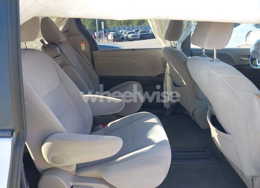 Photo 8 of 2015 Toyota Sienna LE 7 PASSENGER/LE 8 PASSENGER (VIN 5TDKK3DC2FS571665)