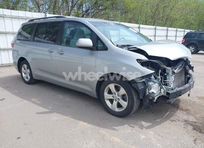 2015 Toyota Sienna LE 8 PASSENGER (VIN 5TDKK3DC2FS601019) main photo