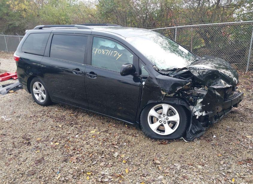 2015 Toyota Sienna LE 8 PASSENGER (VIN 5TDKK3DC2FS603465) main photo