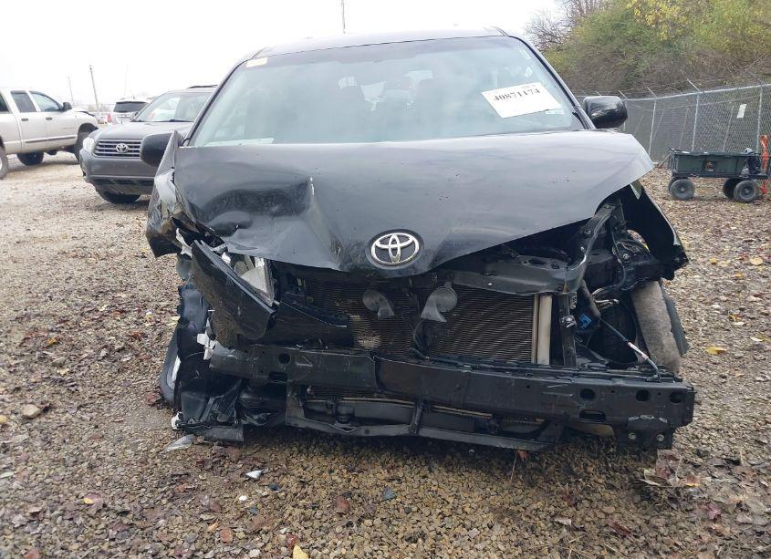 Photo 13 of 2015 Toyota Sienna LE 8 PASSENGER (VIN 5TDKK3DC2FS603465)