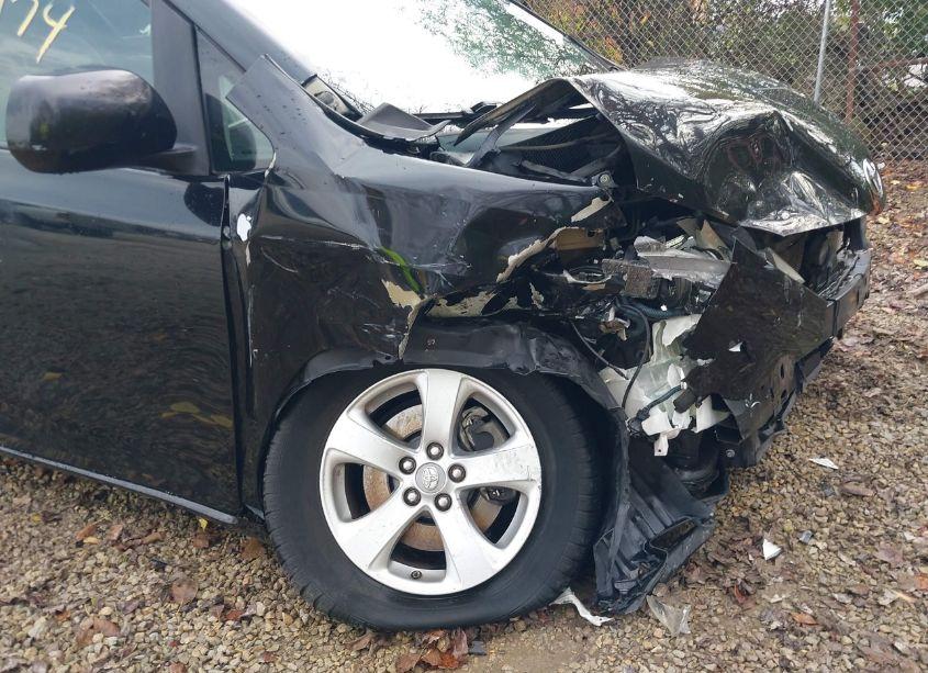 Photo 18 of 2015 Toyota Sienna LE 8 PASSENGER (VIN 5TDKK3DC2FS603465)