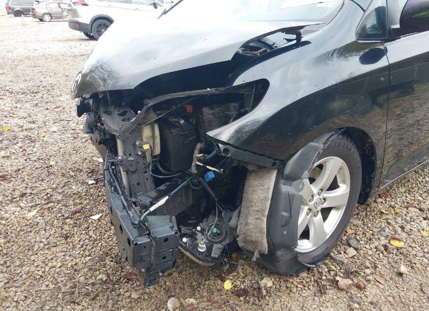 Photo 19 of 2015 Toyota Sienna LE 8 PASSENGER (VIN 5TDKK3DC2FS603465)