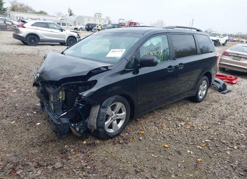 Photo 2 of 2015 Toyota Sienna LE 8 PASSENGER (VIN 5TDKK3DC2FS603465)