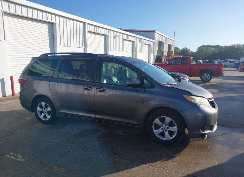 Photo 13 of 2015 Toyota Sienna LE 8 PASSENGER (VIN 5TDKK3DC2FS616023)