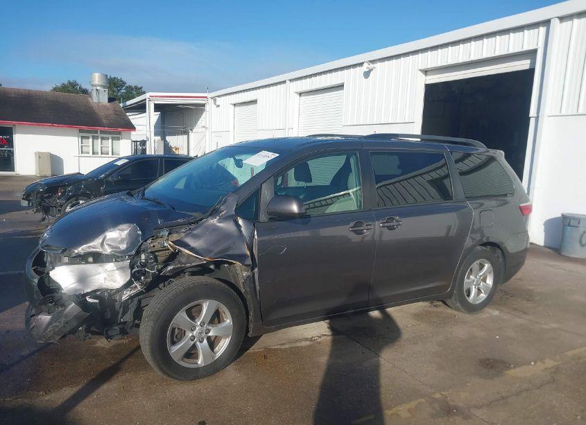 Photo 14 of 2015 Toyota Sienna LE 8 PASSENGER (VIN 5TDKK3DC2FS616023)