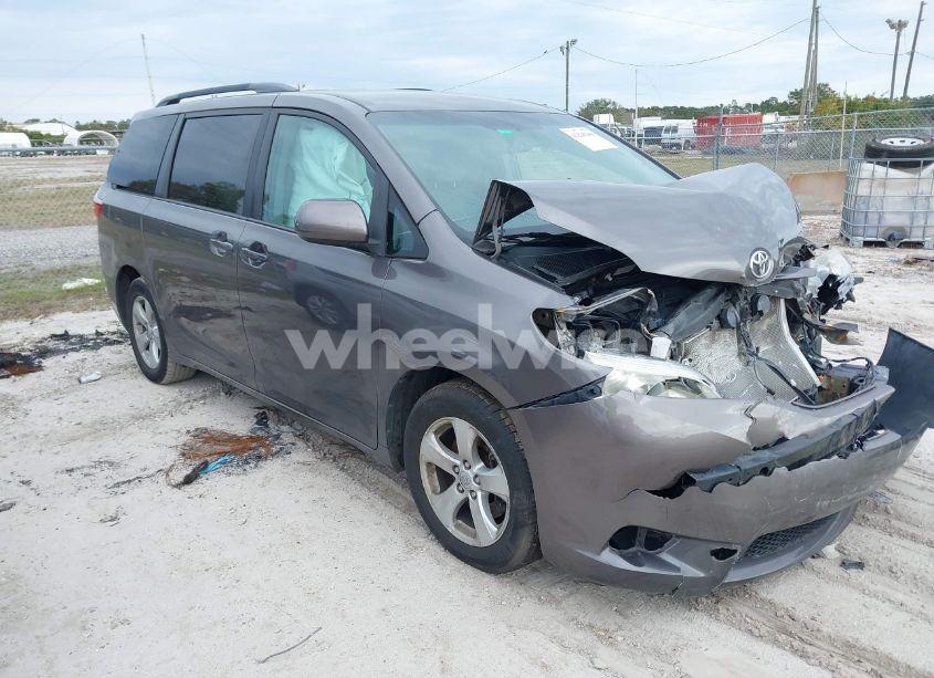 2015 Toyota Sienna LE 8 PASSENGER (VIN 5TDKK3DC2FS617284) main photo
