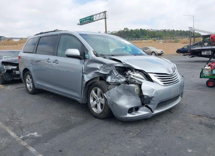 2015 Toyota Sienna LE 8 PASSENGER (VIN 5TDKK3DC2FS638989) main photo