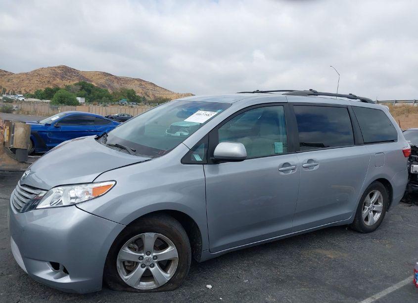 Photo 14 of 2015 Toyota Sienna LE 8 PASSENGER (VIN 5TDKK3DC2FS638989)