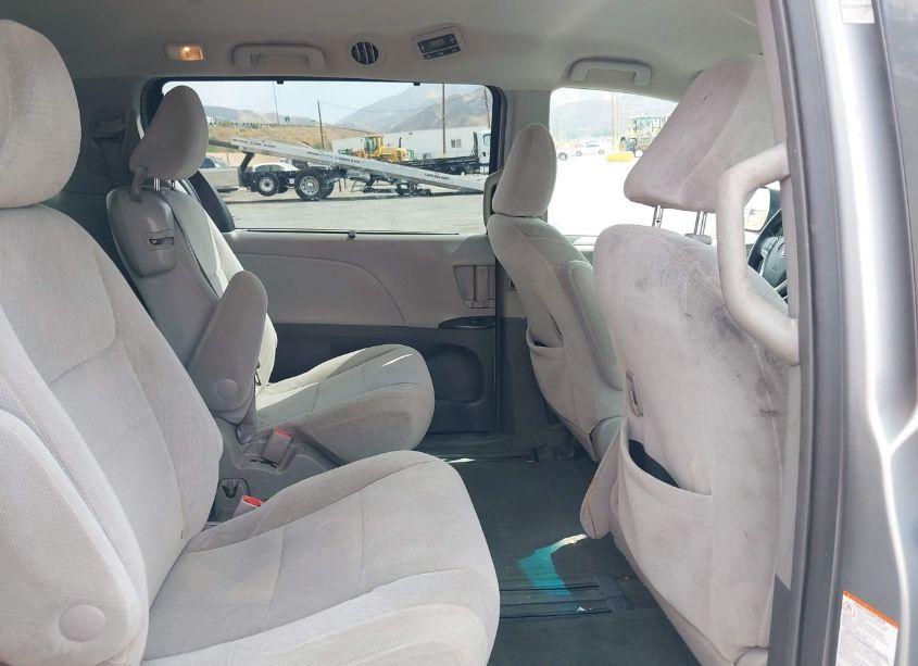Photo 8 of 2015 Toyota Sienna LE 8 PASSENGER (VIN 5TDKK3DC2FS638989)