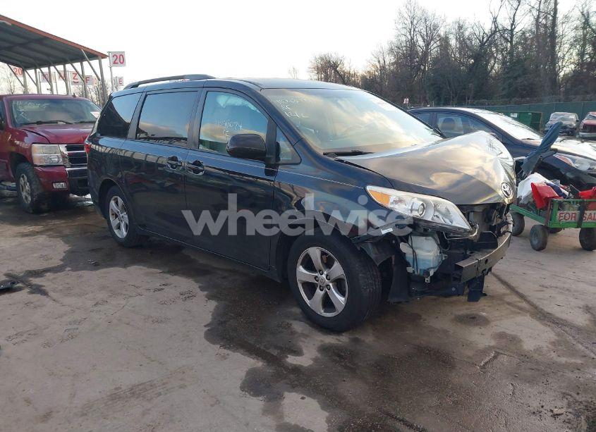 2015 Toyota Sienna LE 8 PASSENGER (VIN 5TDKK3DC2FS683429) main photo