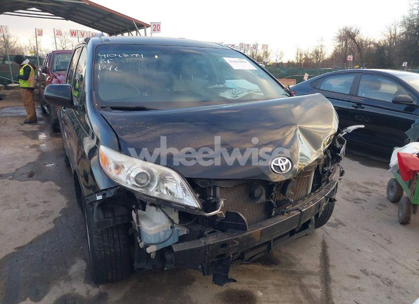 Photo 13 of 2015 Toyota Sienna LE 8 PASSENGER (VIN 5TDKK3DC2FS683429)