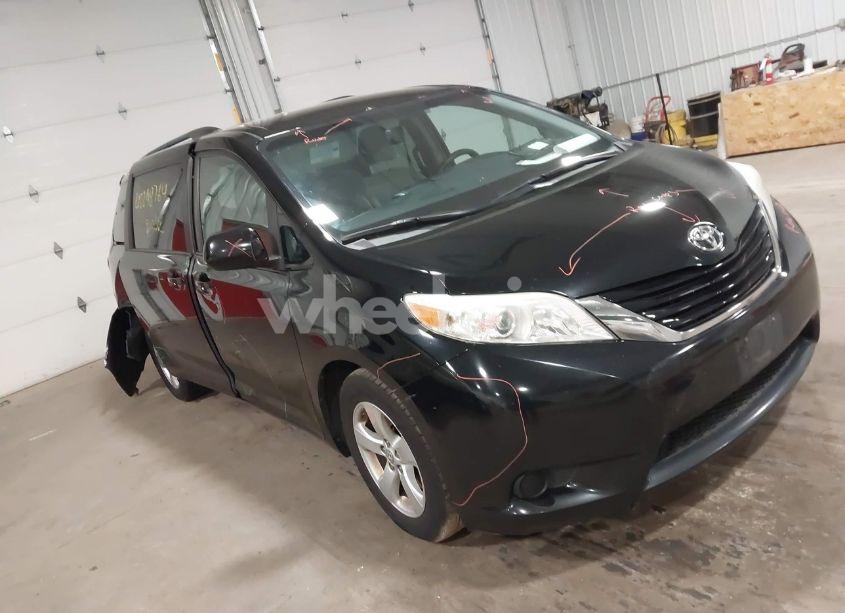 2016 Toyota Sienna LE 8 PASSENGER (VIN 5TDKK3DC2GS707102) main photo