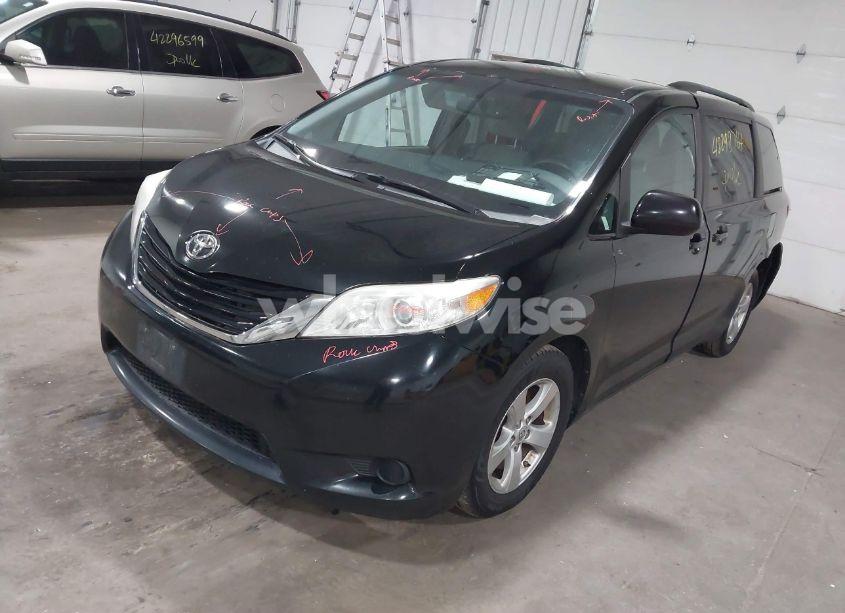 Photo 2 of 2016 Toyota Sienna LE 8 PASSENGER (VIN 5TDKK3DC2GS707102)
