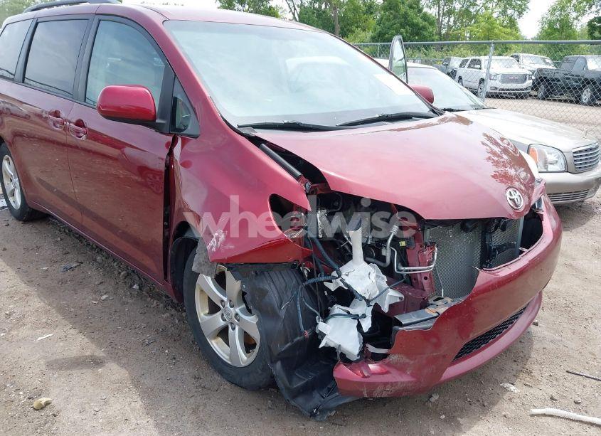 Photo 6 of 2016 Toyota Sienna LE 8 PASSENGER (VIN 5TDKK3DC2GS718956)