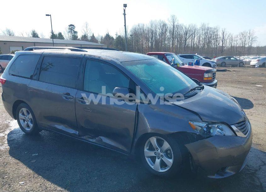 2016 Toyota Sienna LE 8 PASSENGER (VIN 5TDKK3DC2GS726247) main photo