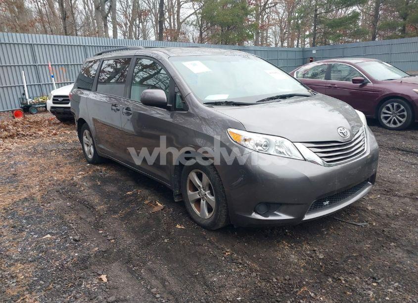 2016 Toyota Sienna LE 8 PASSENGER (VIN 5TDKK3DC2GS752783) main photo