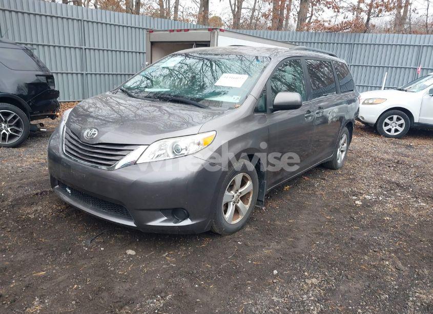 Photo 2 of 2016 Toyota Sienna LE 8 PASSENGER (VIN 5TDKK3DC2GS752783)