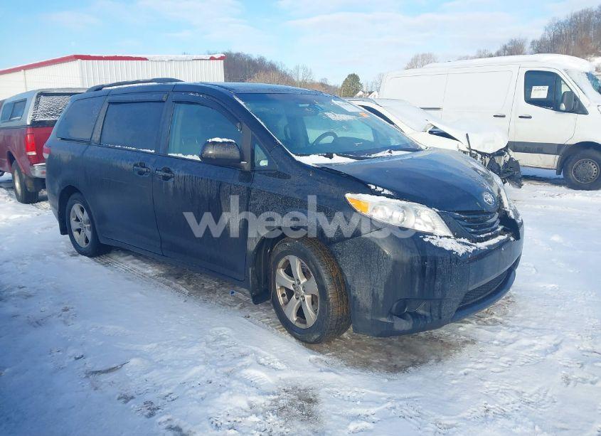 2011 Toyota Sienna LE V6 (VIN 5TDKK3DC3BS057303) main photo